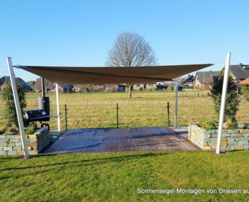 sonnensegel_freistehend_im_garten_vier_masten-403c02f5
